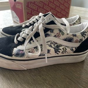 Vans Paradise Floral Old Skool Lace up sneaker women’s size 7.5